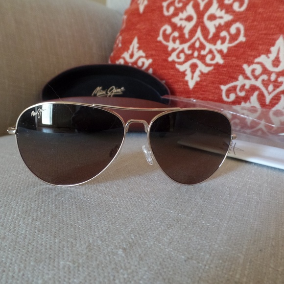 Maui Jim Mavericks Aviator in Gold Frame w/HCL Bronze Lens - Picture 4 of 8